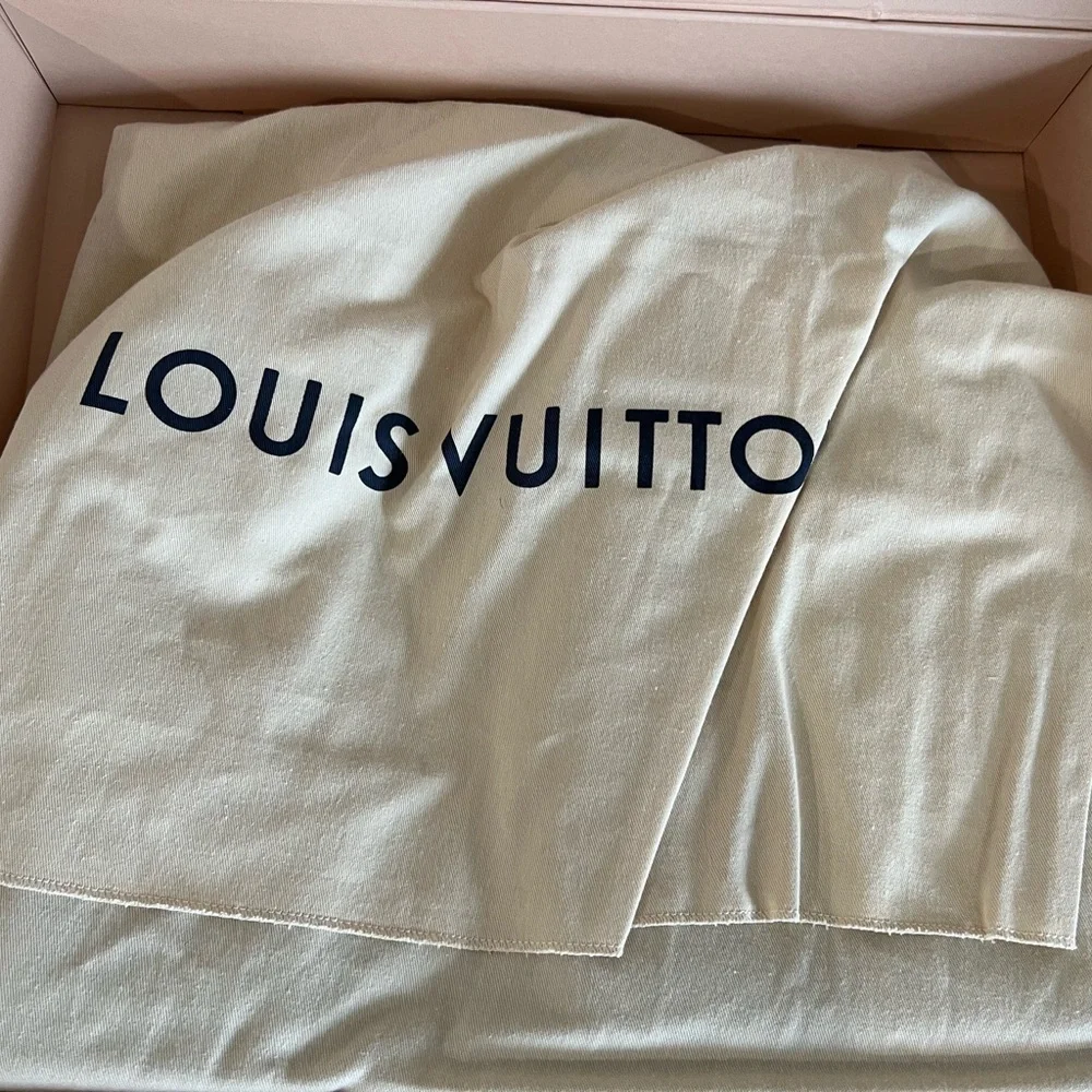 Louis Vuitton Tan Monogram Shoulder Bag - Picture 4 of 7
